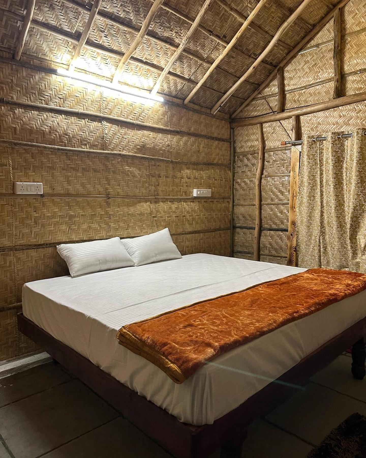 Vanya The Exotic World Resort Hampi Exteriör bild